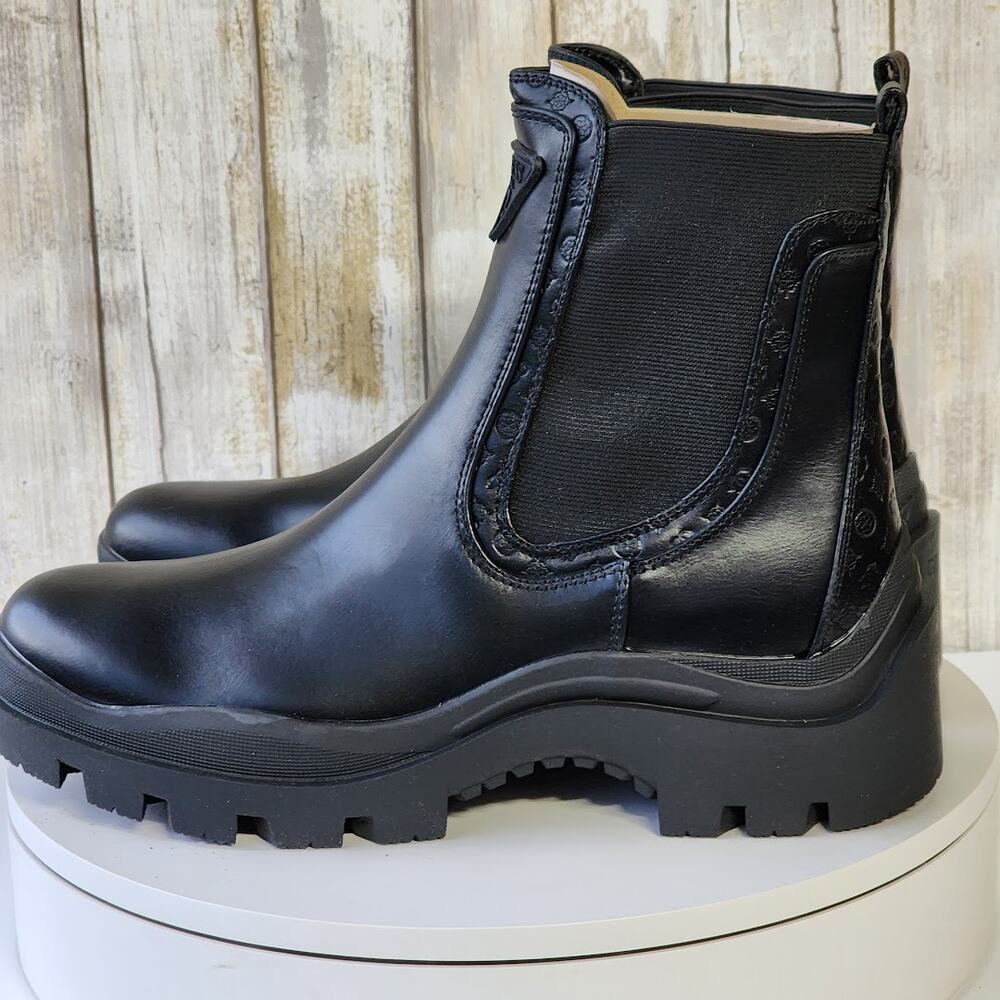 NEW - GUESS Women's Yesses Triple Triangle Lug Sole Chelsea Boots- Size 10 M - Picture 5 of 9